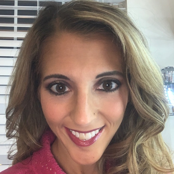 Meet your Posher, Megan - Picture 1 of 2